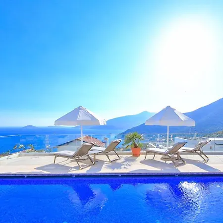 Sleeps 8 Pool Air Con Wifi