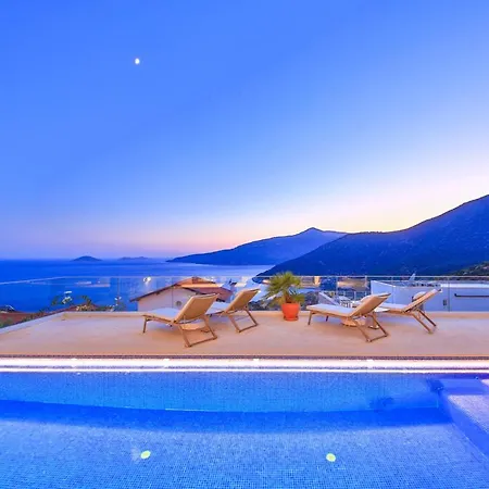 Sleeps 8 Pool Air Con Wifi