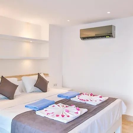 Sleeps 8 Pool Air Con Wifi ヴィラ カルカン